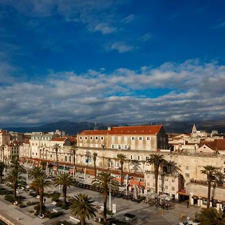 Apartment Horizon Split